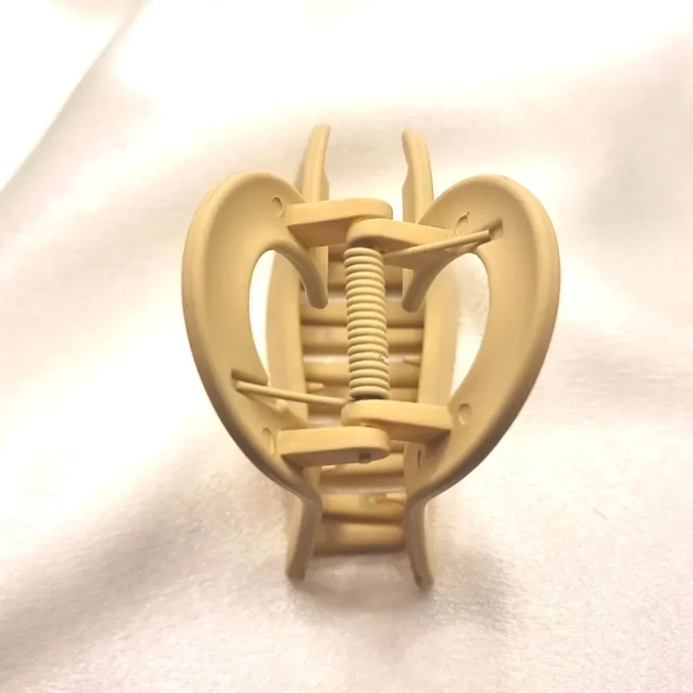 Khaki Heart hair claw clip | NWOT
